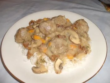 Hackbällchen mit Pilz-Rahmsoße - Rezept