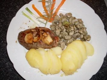 Rezept: Lammkeulenscheibe mit Knoblauch... Bild Nr. 4 Lammkeulenscheibe mit Knoblauch... - Rezept - Bild Nr. 4