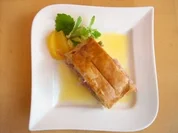 Gefüllter Blätterteig mit Schinken und Zwiebeln an Orangensoße - Rezept