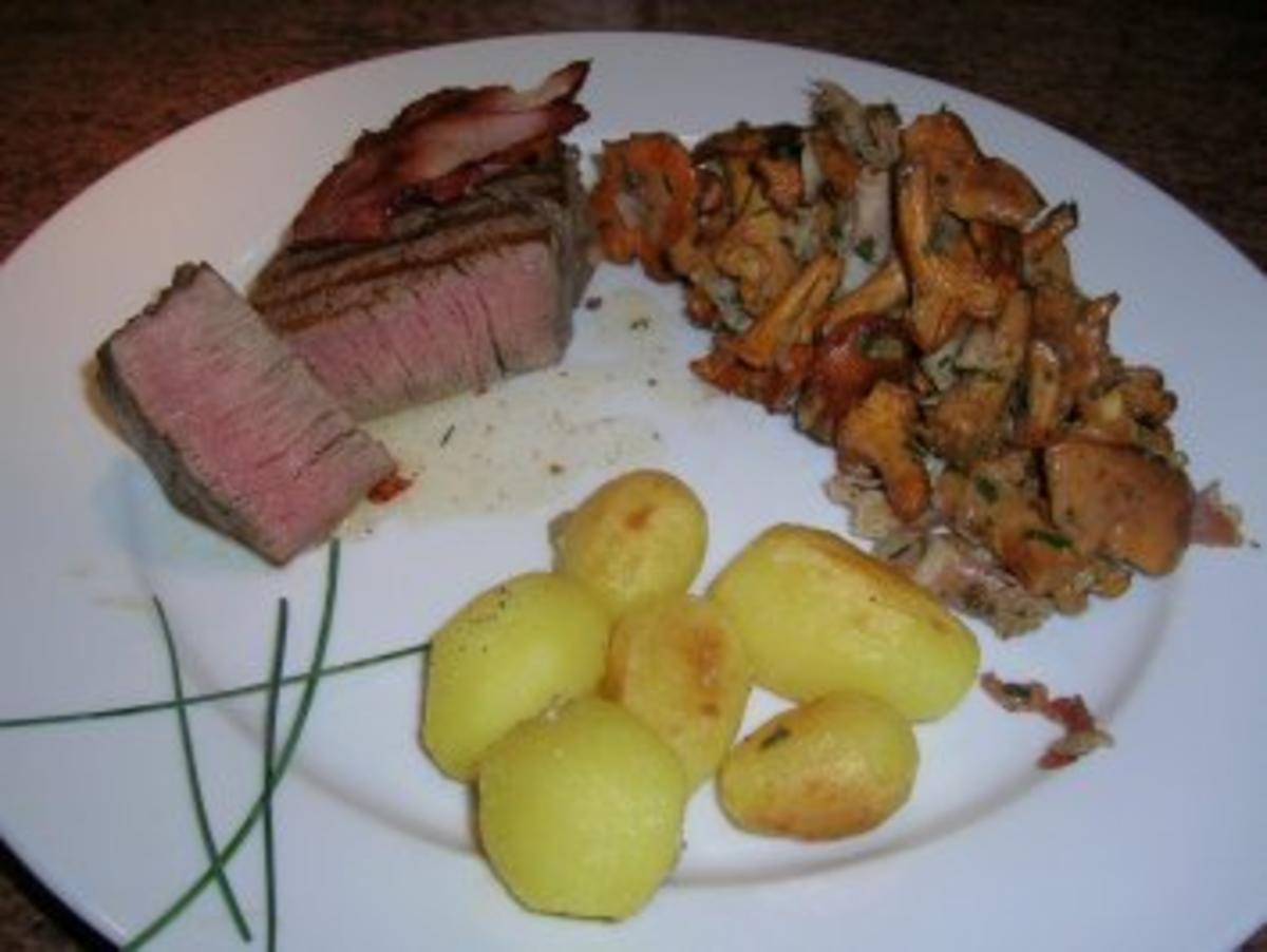 Filetsteak mit Pfifferlingen und Drillingen - Rezept