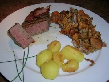 Rezept: Filetsteak mit Pfifferlingen und Drillingen Filetsteak mit Pfifferlingen und Drillingen - Rezept