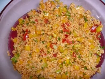 Rezept: Herzhafter Salat mit Bulgur Herzhafter Salat mit Bulgur - Rezept