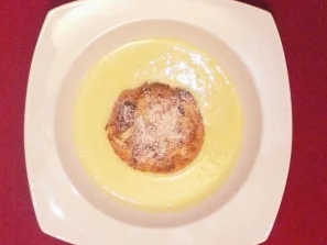 Rezept: Ofenschlupfer mit Puderzucker-Häubchen und Vanillesoße Ofenschlupfer mit Puderzucker-Häubchen und Vanillesoße - Rezept