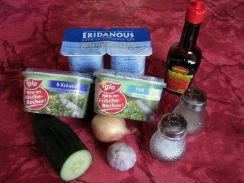 Rezept: Joghurtdipp mit Knoblauch und Gurke Bild Nr. 2 Joghurtdipp mit Knoblauch und Gurke - Rezept - Bild Nr. 2