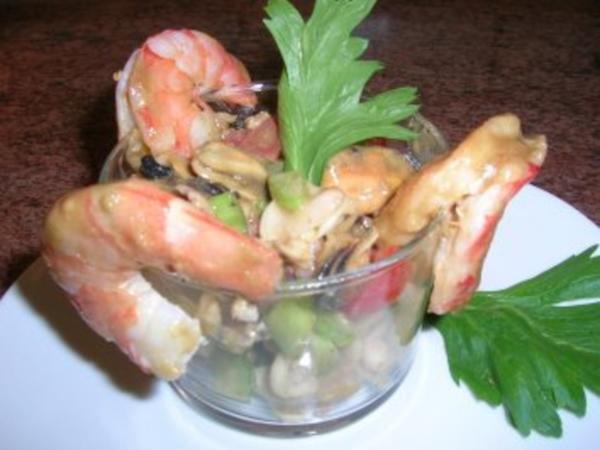 Meeresfrüchtesalat im Glas mit King Prawns - Rezept - kochbar.de