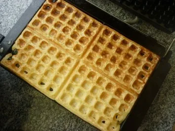 Rezept: Orangenlikör-Waffeln mit Sahne Bild Nr. 2 Orangenlikör-Waffeln mit Sahne - Rezept - Bild Nr. 2