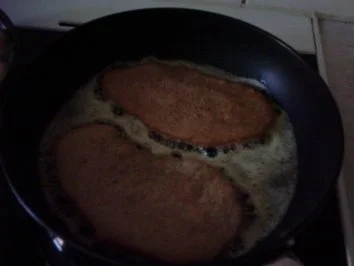 Rezept: Schnitzel mit geschmorten Rosenkohl auf Zwiebel-Milch-Creme mit Bandnudeln Schnitzel mit geschmorten Rosenkohl auf Zwiebel-Milch-Creme mit Bandnudeln - Rezept