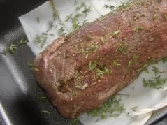 Mariniertes Ochsenfilet auf Bohnen-Tomatengemüse mit Senfsauce - Rezept - Bild Nr. 2