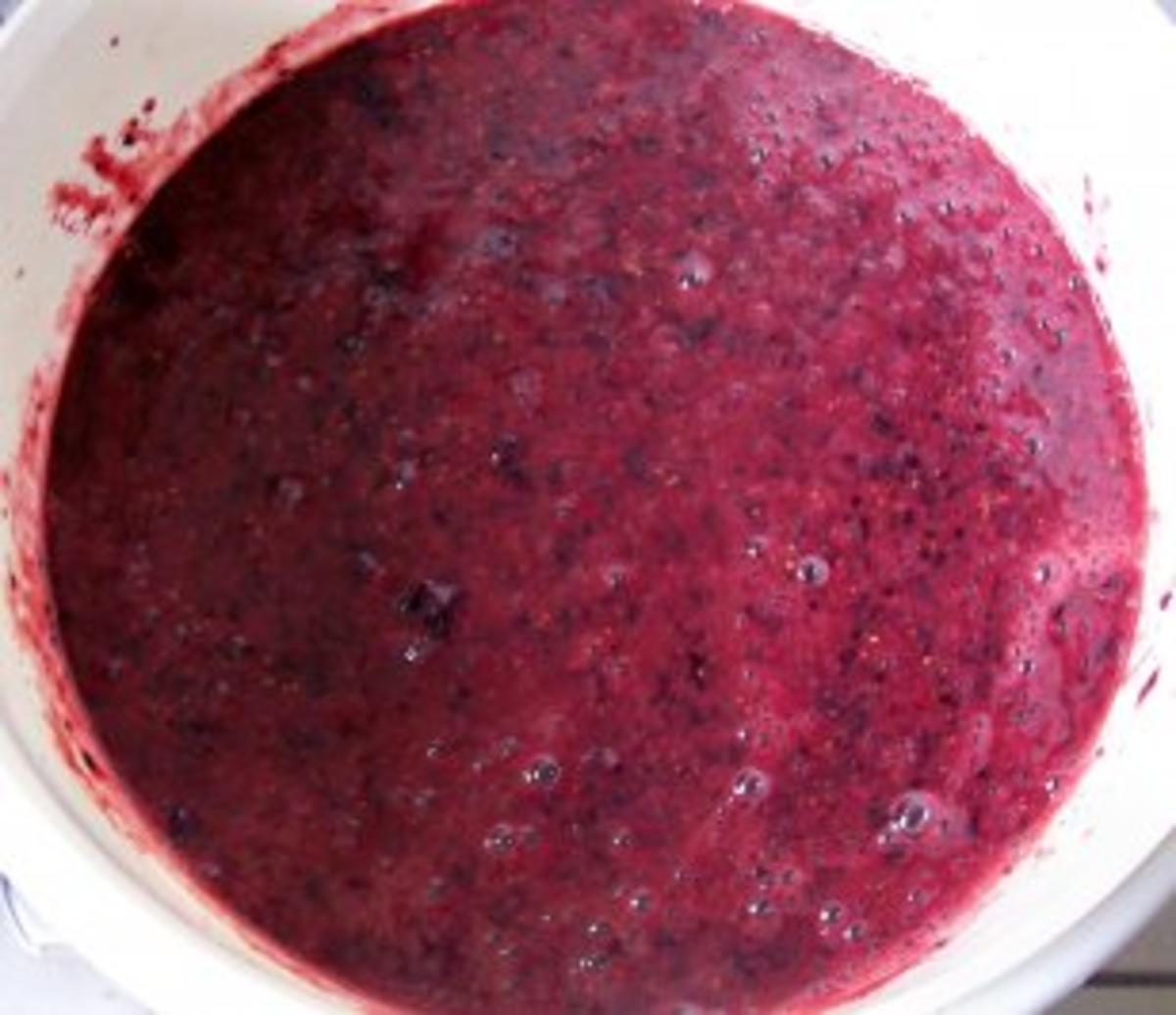 Einmachen: Blaubeer-Erdbeer - Marmelade mit Mandeln - Rezept - Bild Nr. 2