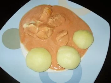 Rezept: Geschnetzeltes mit Basilikum - Knödeln Geschnetzeltes mit Basilikum - Knödeln - Rezept