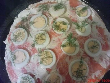 Rezept: Räucherlachs auf Fladenbrot Räucherlachs auf Fladenbrot - Rezept