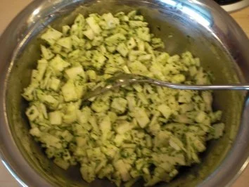 Rezept: Ravioli mit Ziegenkäse-Rucola-Füllung in Cognac-Sahne-Sauce Bild Nr. 3 Ravioli mit Ziegenkäse-Rucola-Füllung in Cognac-Sahne-Sauce - Rezept - Bild Nr. 3