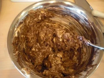 Schokoladen-Ravioli mit Dörraprikosen in weißer Grand Marnier-Zabaione - Rezept - Bild Nr. 2