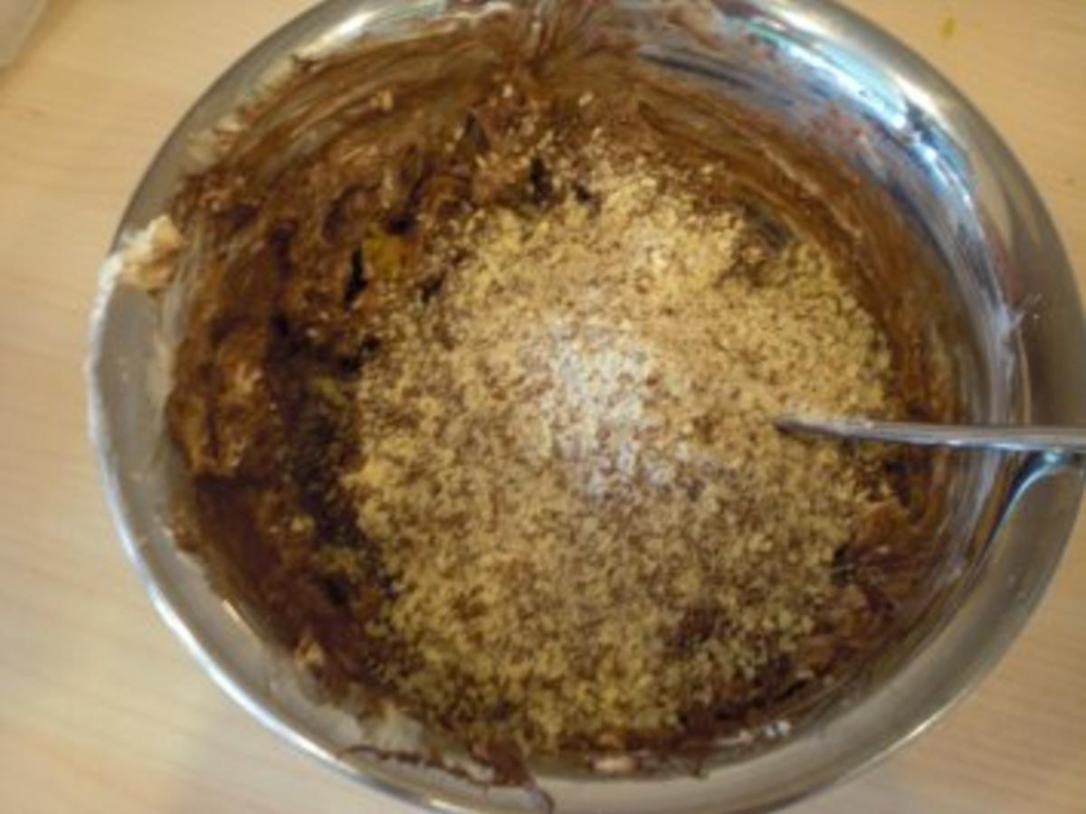 Schokoladen-Ravioli mit Dörraprikosen in weißer Grand Marnier-Zabaione ...
