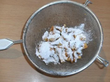 Rezept: Pilze: Pfifferlinge putzen Bild Nr. 2 Pilze: Pfifferlinge putzen - Rezept - Bild Nr. 2