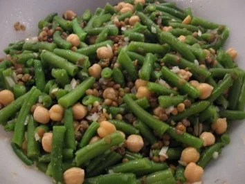 Rezept: Erbsen-Bohnen-Linsen-Salat Bild Nr. 2 Erbsen-Bohnen-Linsen-Salat - Rezept - Bild Nr. 2