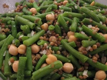 Rezept: Erbsen-Bohnen-Linsen-Salat Bild Nr. 4 Erbsen-Bohnen-Linsen-Salat - Rezept - Bild Nr. 4