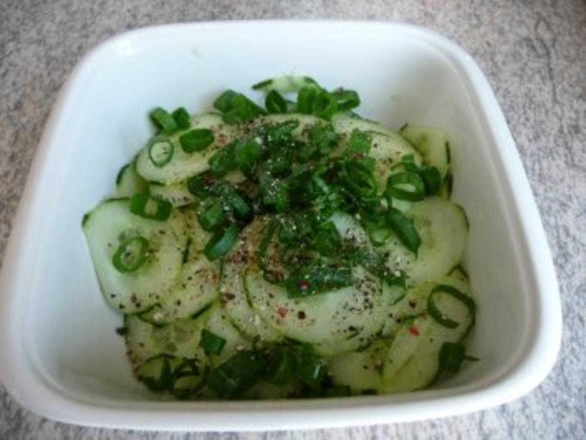 Fisch : Seelachs in Meerettichsoße  mit verschiedenen Salate und Gemüse - Rezept - Bild Nr. 4