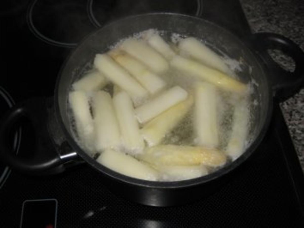 Frikadellen mal ganz anders...mit Spargel-Tomaten-Gemüse - Rezept ...