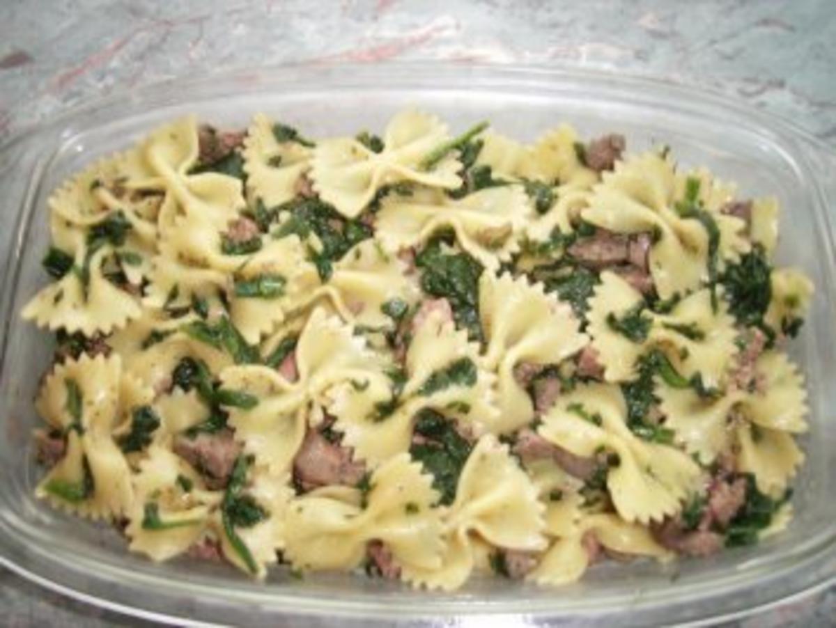 Nudelauflauf mit Geflügelleber und Spinat - Rezept - kochbar.de