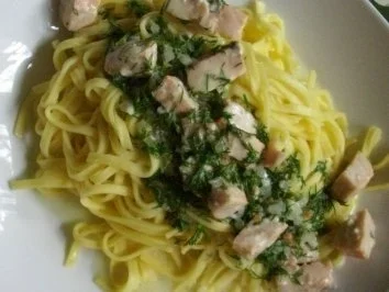 Fisch : Affäre mit Lachs in beschwipster Dillsahnesoße und Pasta - Rezept - Bild Nr. 2