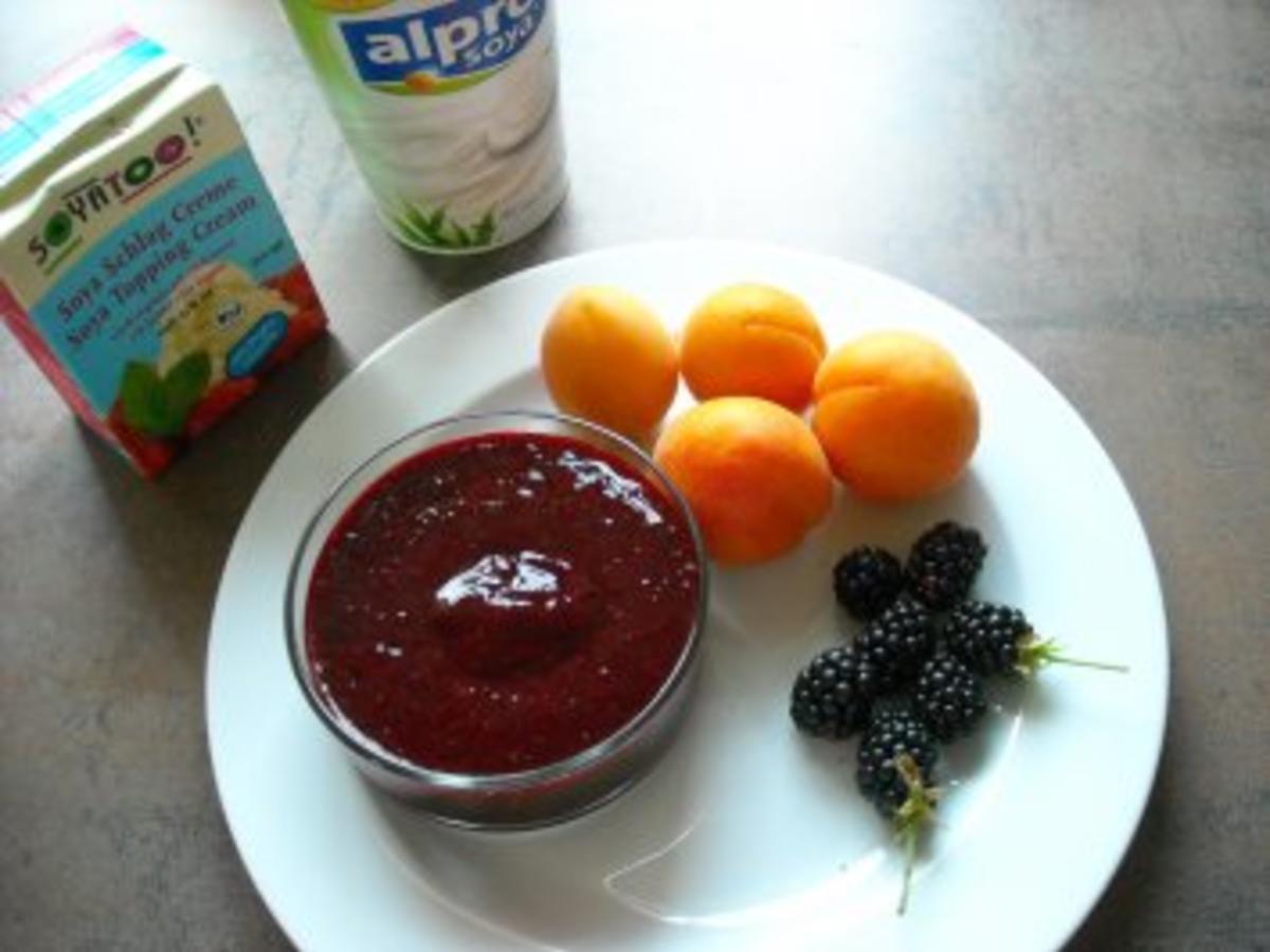 Brombeer Eis mit Aprikosenstücke - einfach - von flower-child