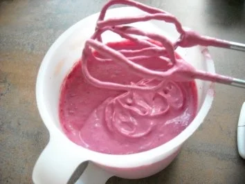 Brombeer-Eis mit Aprikosenstücke - Rezept - Bild Nr. 3