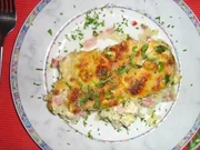 Blumenkohlauflauf mit Kräutern und zweierlei Schinken - Rezept