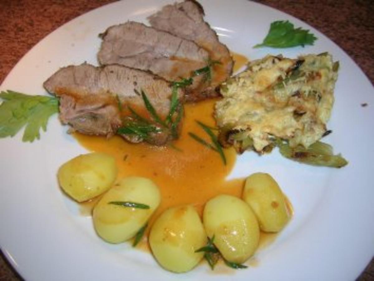 Schweinenackenbraten mit Estragonsauce an überbackenem Staudensellerie ...