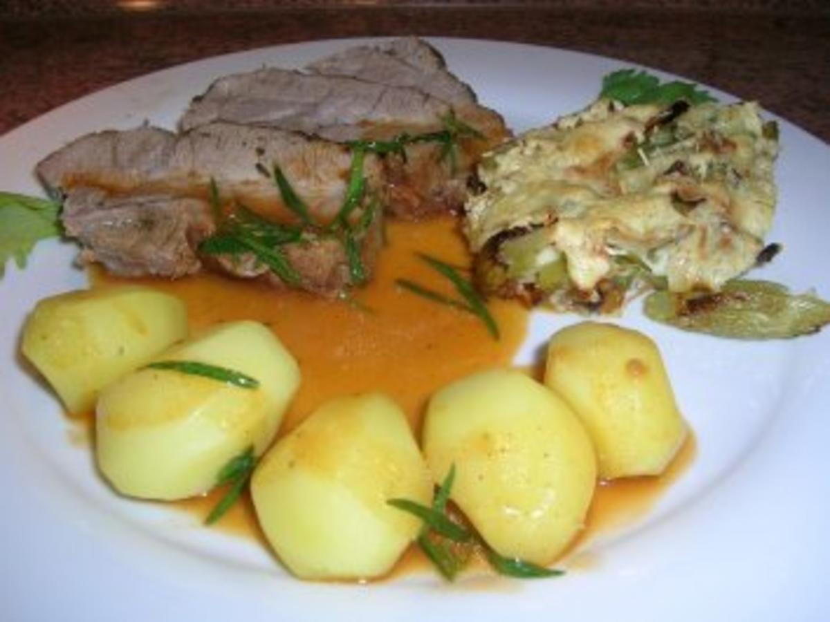 Schweinenackenbraten mit Estragonsauce an überbackenem Staudensellerie ...