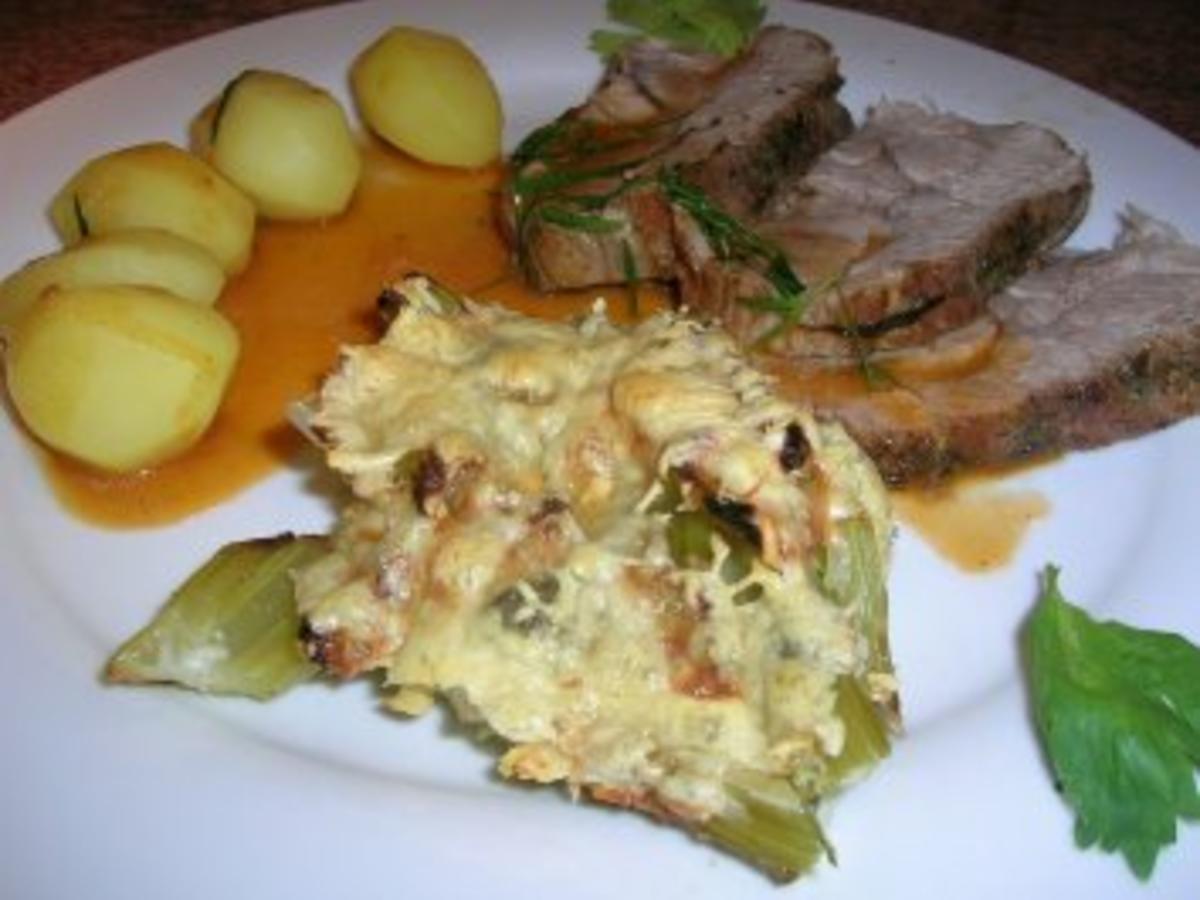 Schweinenackenbraten mit Estragonsauce an überbackenem Staudensellerie ...