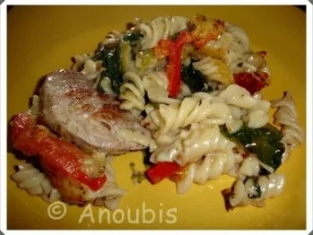 Hauptgericht deftig - Nudelauflauf mit Schweinefilet und Spinat - Rezept