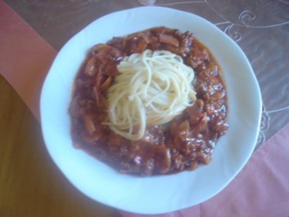 HACKSOSSE MIT SPAGETTI - Rezept