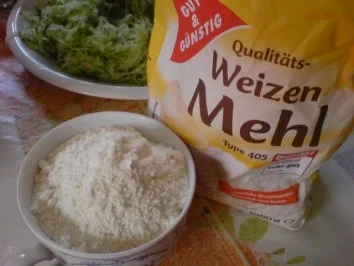 Rezept: Zucchinikuchen Bild Nr. 5 Zucchinikuchen - Rezept - Bild Nr. 5