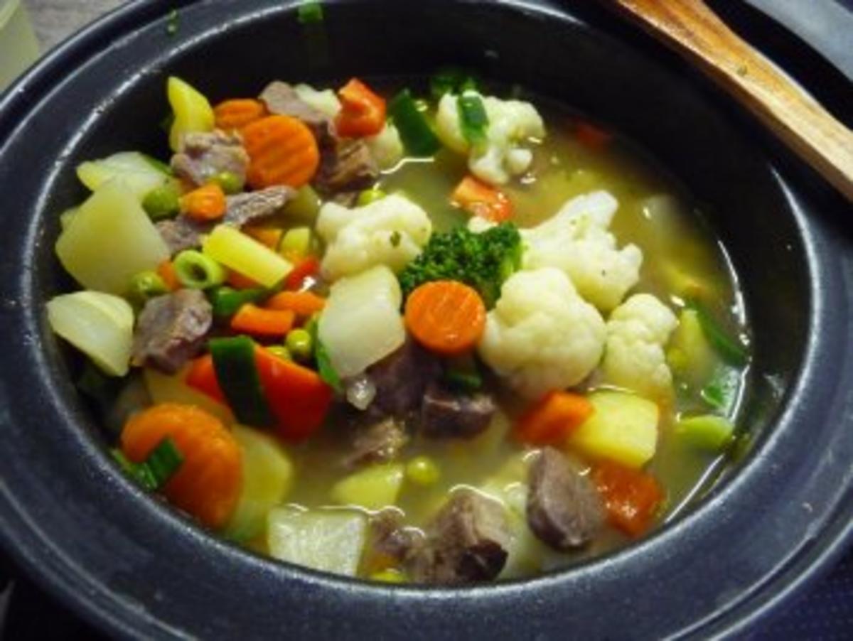 Suppen - Sommengemüse-Eintopf mit Wiener Würstchen - Rezept - Bild Nr. 4