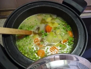 Rezept: Suppen - Sommengemüse-Eintopf mit Wiener Würstchen Bild Nr. 3 Suppen - Sommengemüse-Eintopf mit Wiener Würstchen - Rezept - Bild Nr. 3