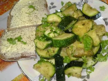 Zucchinigemüse - isst meine Tochter sehr gerne - Rezept