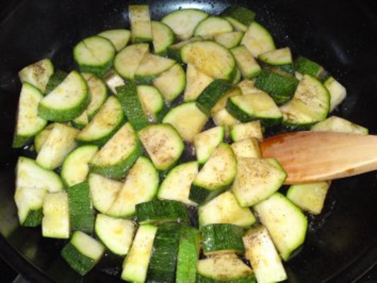 Zucchinigemüse - isst meine Tochter sehr gerne - Rezept - Bild Nr. 5