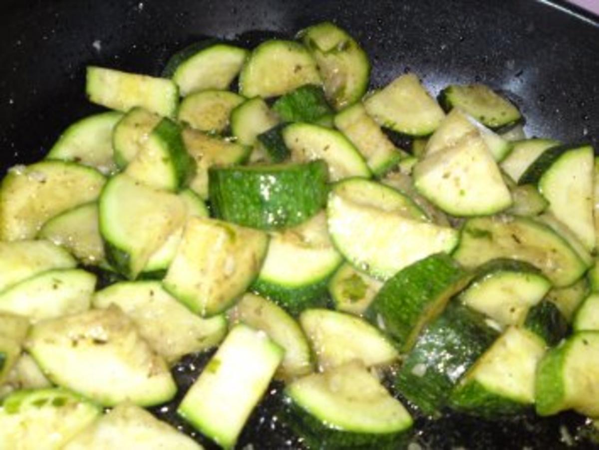 Zucchinigemüse - isst meine Tochter sehr gerne - Rezept - Bild Nr. 8