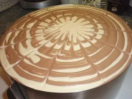 Rezept: Torte: gestreifte Schoko-Quark-Torte Bild Nr. 2 Torte: gestreifte Schoko-Quark-Torte - Rezept - Bild Nr. 2