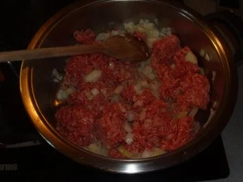 Rezept: Aufläufe: Hackauflauf mit Püreekruste Bild Nr. 2 Aufläufe: Hackauflauf mit Püreekruste - Rezept - Bild Nr. 2