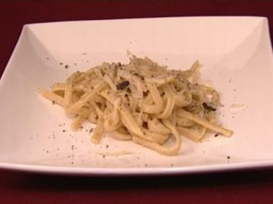 Selbstgemachte Nudeln mit Trüffeln in Butter geschwenkt Carolin Ruppert ...