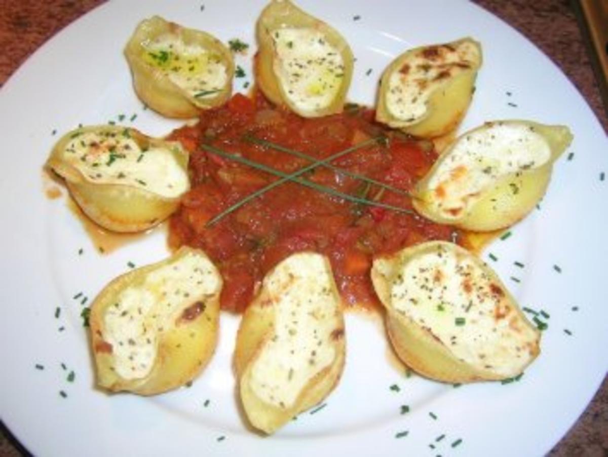 Conchiglioni N° 240  mit Ricotta-Käsefüllung auf Tomaten Sugo - Rezept - Bild Nr. 2
