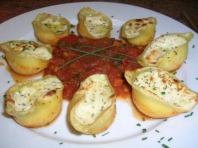 Conchiglioni N° 240  mit Ricotta-Käsefüllung auf Tomaten Sugo - Rezept