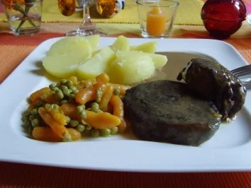 Rezept: Sauerbraten mit Backpflaumensoße... Sauerbraten mit Backpflaumensoße... - Rezept