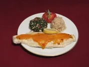 Wolfsbarsch nach katalonischer Art mit Spinat, Ofentomaten an Knoblauch - Rezept