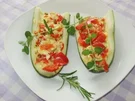 Rezept: Zucchinischiffchen mit Schafskäse Zucchinischiffchen mit Schafskäse - Rezept