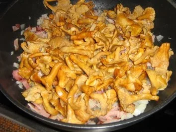 Rezept: Schwarzwälder Pfifferling-Toast Bild Nr. 5 Schwarzwälder Pfifferling-Toast - Rezept - Bild Nr. 5