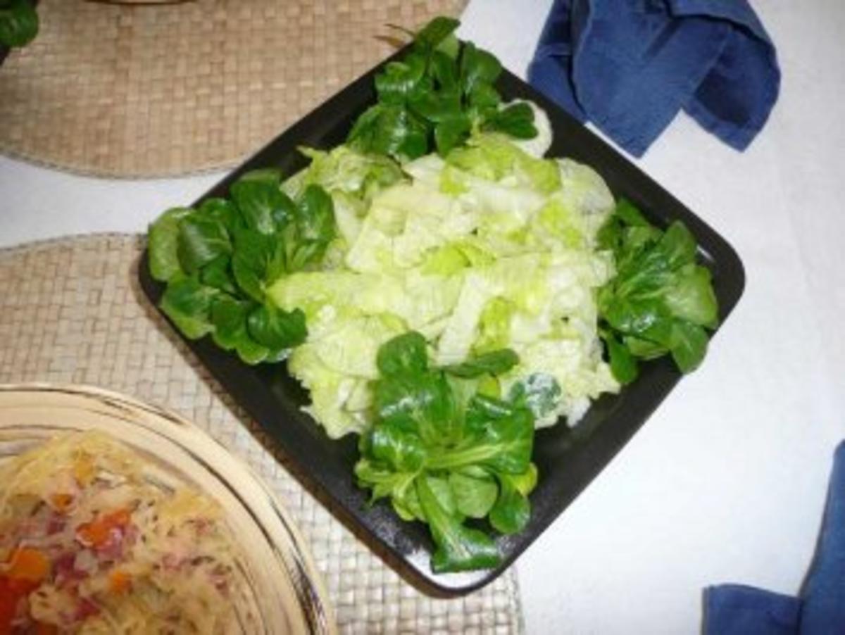 Hauptgerichte - Knöchelchen mit Sauerkraut und Salzkartoffeln - Rezept - Bild Nr. 3