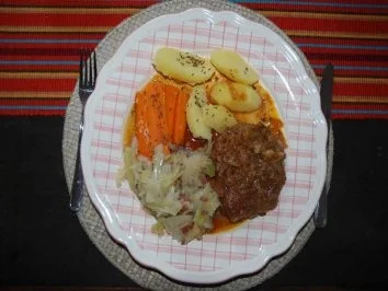 Zwiebelfleisch mit Bayrisch-Kraut - Rezept